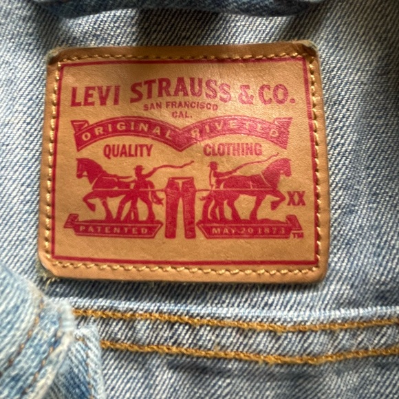 Levi’s Jean Vest - Picture 5 of 5